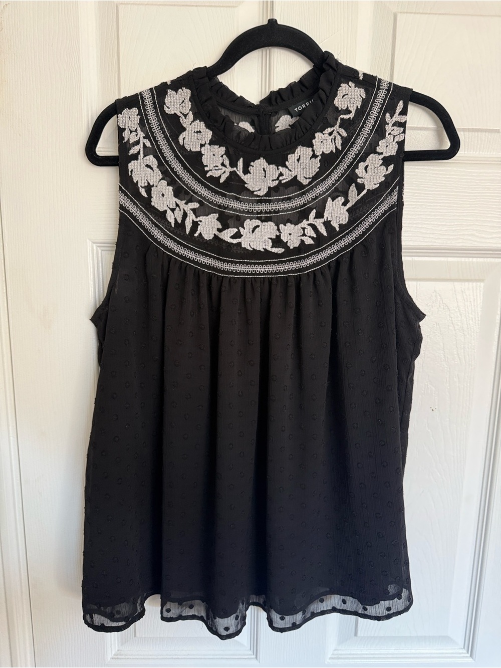 Torrid size 0Black Sleeveless Embroidered Yoke Top - Unknown Brand